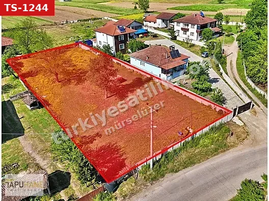 TAPUHANE'DEN KÖY MERKEZİNDE MUAZZAM KONUMDA SATILIK İMARLI ARSA